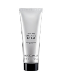 A rich cleansing balm for all skin types that removes makeup and impurities for a radiant glow. It transforms into a cleansing oil to effectively dissolve makeup on the surface of the skin. Mixed with water, the cleansing balm renders a milky texture that allows makeup to be easily rinsed off. After use, skin is noticeably softer and more radiant.- For all skin types- Recommended for foundation userApplication techniques:Apply two pearl-sized amounts of the balm on each cheek and massage gently in circular motions all over the face for one minute. Rinse off thoroughly with water.