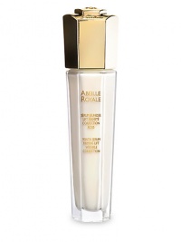 Abeille Royale, the new anti-aging Youth Serum, employs the active power of bee products to repair wrinkles while lifting and firming skin. Through extensive research, Guerlain identified bee products as some of the world's most effective natural healing substances, and created Abeille Royale's key active ingredient: the Pure RoyalConcentrate. Abeille Royale, the new anti-aging Youth Serum, employs the active power of bee products to repair wrinkles while lifting and firming skin. Through extensive research, Guerlain identified bee products as some of the world's most effective natural healing substances, and created Abeille Royale's key active ingredient: the Pure RoyalConcentrate.