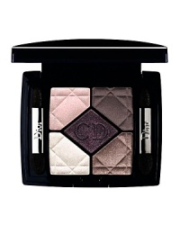 A seductive palette of five rich and versatile colors that allow you to create a multitude of makeup looks, from the simplest to the most sophisticated. A seductive palette of five rich and versatile colors that allow you to create a multitude of makeup looks, from the simplest to the most sophisticated.