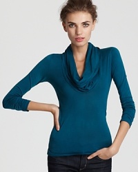 A gorgeously draped neckline lends elegance to this essential Splendid tee. A gorgeously draped neckline lends elegance to this essential Splendid tee.