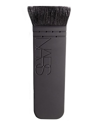 PINCEAU ARTISANAL KABUKIPINCEAU ITAModern concept and function unite with traditional Japanese culture, creating unique and versatile brush designs. Featuring super black goat hair known for its softness and strength, Kabuki Artisan brushes are designed for a variety of uses including color application, blending, contouring and highlighting. Brush Type: Super black goat hair in a small, flat and angular design ideal for blending and contouring. PINCEAU ARTISANAL KABUKIPINCEAU ITAModern concept and function unite with traditional Japanese culture, creating unique and versatile brush designs. Featuring super black goat hair known for its softness and strength, Kabuki Artisan brushes are designed for a variety of uses including color application, blending, contouring and highlighting. Brush Type: Super black goat hair in a small, flat and angular design ideal for blending and contouring.