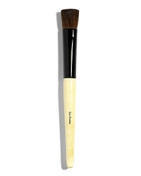 The Eye Shader Brush is designed to instantly highlight the entire eye area from lid to brow. The Eye Shader Brush is designed to instantly highlight the entire eye area from lid to brow.