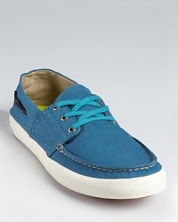 Tretorn puts a twist on the classic boat shoe so you can finish off your casual cool look with an extra dose of color. Tretorn puts a twist on the classic boat shoe so you can finish off your casual cool look with an extra dose of color.