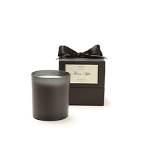 This elegantly scalloped D.L. & Co. candle contains a verdant fragrance blend of apple wood, patchouli and oak moss.