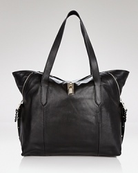 Marc Jacobs helps you keep on top of busy days with this roomy tote. In versatile black leather with a classic shape, it's a practical option with cool girl credentials. Marc Jacobs helps you keep on top of busy days with this roomy tote. In versatile black leather with a classic shape, it's a practical option with cool girl credentials.
