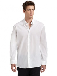 THE LOOKShirt collarFront button closure Long button cuff sleeves Shirttail hemBack yoke and seam detailsTHE MATERIAL96% cotton/4% elastaneCARE & ORIGINMachine washMade in Italy THE LOOKShirt collarFront button closure Long button cuff sleeves Shirttail hemBack yoke and seam detailsTHE MATERIAL96% cotton/4% elastaneCARE & ORIGINMachine washMade in Italy