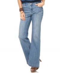 Lighten up in these DKNY Jeans, featuring an on-trend flared silhouette and a light blue wash made for warmer days! Lighten up in these DKNY Jeans, featuring an on-trend flared silhouette and a light blue wash made for warmer days!