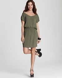 Destined to be your every-season go-to, this James Perse dress makes looking chic easy. Destined to be your every-season go-to, this James Perse dress makes looking chic easy.