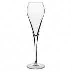 The Super stemware pattern offers a beautiful and robust, balloon inspired bowl for what is nothing but a stunning silhouette! Made with Luigi Bormioli's SON.hyx technology for a stronger, more vividly transparent glass quality.