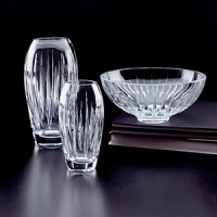 The Soho collection continues to be the pattern of choice for crystal collectors and gift-givers. The giftware in this collection features deep distinctive Soho cuts.
