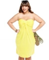 Score a super-cute cover-up for your spring break with Extra Touch's strapless plus size dress! Score a super-cute cover-up for your spring break with Extra Touch's strapless plus size dress!