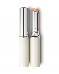 The concealer stick camouflages imperfections, emphasizing a brighter, younger and more refreshed look. The concealer stick camouflages imperfections, emphasizing a brighter, younger and more refreshed look.