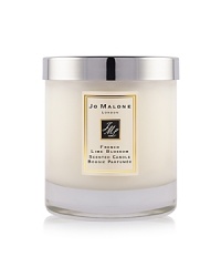 Tendrils of white blossoms compose this tender spring-like scent. The Lime Blossom Home Candle infuses any room with evocative scent and lasts for hours. An everyday luxury, it brings warmth to any environment. 200g. Tendrils of white blossoms compose this tender spring-like scent. The Lime Blossom Home Candle infuses any room with evocative scent and lasts for hours. An everyday luxury, it brings warmth to any environment. 200g.