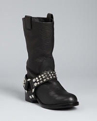 Rock these Zadig & Voltaire moto-influenced boots two ways: with or without the detachable harness. Take them from mild to wild, depending on your venue. Rock these Zadig & Voltaire moto-influenced boots two ways: with or without the detachable harness. Take them from mild to wild, depending on your venue.