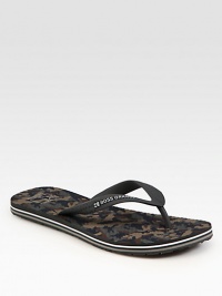 Rubber thong sandal with logo detail.Rubber upperPadded insoleRubber soleImported Rubber thong sandal with logo detail.Rubber upperPadded insoleRubber soleImported