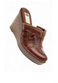 Dr. Scholl's Women's Bequested Clog Dr. Scholl's Women's Bequested Clog