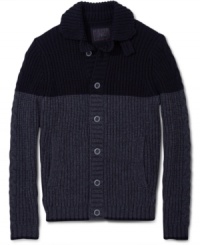 Comfortable and contemporary, this Guess cardigan is the perfect winter companion. Comfortable and contemporary, this Guess cardigan is the perfect winter companion.