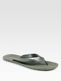 Comfortable and flexible with endless summer style.Thong sandalRubber upperRubber soleMade in Italy Comfortable and flexible with endless summer style.Thong sandalRubber upperRubber soleMade in Italy