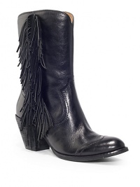 THE LOOKWestern-inspired styleAlmond toeStitch pattern and wingtip detailsFringed sidePadded insoleStacked heel, 3 (75mm)Shaft, 8Leg circumference 13THE MATERIALLeather upperMan-made lining and soleORIGINImported THE LOOKWestern-inspired styleAlmond toeStitch pattern and wingtip detailsFringed sidePadded insoleStacked heel, 3 (75mm)Shaft, 8Leg circumference 13THE MATERIALLeather upperMan-made lining and soleORIGINImported