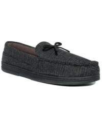 Lounge style that's as cool as it is comfortable. These slippers from Club Room will be your foot favorites. Lounge style that's as cool as it is comfortable. These slippers from Club Room will be your foot favorites.