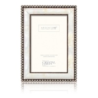 Present beloved photos with classically feminine elegance in this picture frame from Argento SC. It's decorated with genuine mother of pearl and edged in authentic Swarovski Elements® crystals.