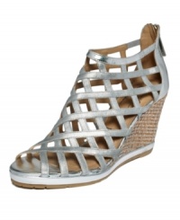 Surround yourself with style. The Maida wedges by Donald J Pliner feature a wide-open metallic weave that adds instant glamour.