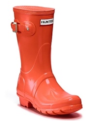 Short glossy rubber rain boots with a legendary Hunter fit and comfort. Short glossy rubber rain boots with a legendary Hunter fit and comfort.