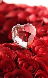 Swarovski Love Heart, Light Siam, Medium Collectible Doll Swarovski Love Heart, Light Siam, Medium Collectible Doll