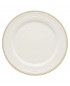 This charming porcelain dinner plate features a four-ringed border. Mix and match with other Tin Can Alley Khaki pieces from Lenox for a subtly varied table setting.