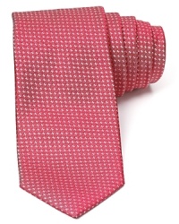 BOSS Black brings modern refinement to this exquisite silk tie, plush like no other and tailored for a narrower silhouette. BOSS Black brings modern refinement to this exquisite silk tie, plush like no other and tailored for a narrower silhouette.