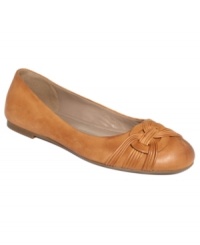 Topped with a knot. Ecco's Kelly ballet flats are great for work or impromptu nights out. Topped with a knot. Ecco's Kelly ballet flats are great for work or impromptu nights out.