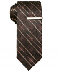 Punctuate your look with subtle, stylish plaid on this silk tie from Alfani RED. Punctuate your look with subtle, stylish plaid on this silk tie from Alfani RED.