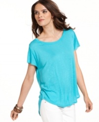 Energize casual days with this DKNY Jeans top, featuring an on-trend relaxed silhouette and sleek color choices.