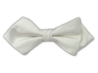100% Silk Woven White Solid Satin Diamond Tip Self-Tie Bow Tie 100% Silk Woven White Solid Satin Diamond Tip Self-Tie Bow Tie