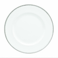 Silver Aster is an updated platinum banded pattern, with an iconic feathering detail. The pattern is a perfect blend of Wedgwood heritage and a contemporary design. Silver Aster is an updated platinum banded pattern, with an iconic feathering detail. The pattern is a perfect blend of Wedgwood heritage and a contemporary design.
