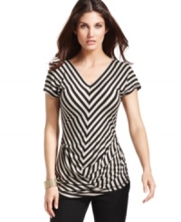 Chevron stripes add a graphic appeal to this Studio M top, perfect for a pop of print! Chevron stripes add a graphic appeal to this Studio M top, perfect for a pop of print!