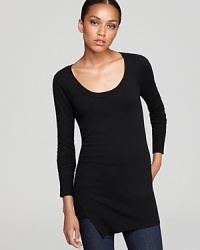 Take your off-duty days in an on-trend direction when you slip into this Aqua sweatshirt, cut with an asymmetric hem and rendered in an ultra-cozy fabrication. Take your off-duty days in an on-trend direction when you slip into this Aqua sweatshirt, cut with an asymmetric hem and rendered in an ultra-cozy fabrication.
