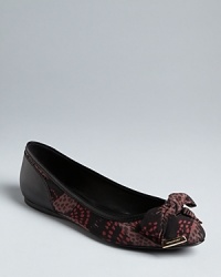 These elegant Burberry ballerinas are featured in printed silk and leather, finished off with distinctive bow and hardware details. These elegant Burberry ballerinas are featured in printed silk and leather, finished off with distinctive bow and hardware details.