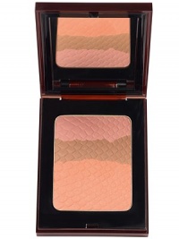 A pressed bronzer for all skin types, this lightweight powder provides Sun Radiance pigments and SPF 12 for protection. It creates an instant healthy glow thanks to the special effect pigments that capture the light and diffuse a golden reflection in all directions. A pressed bronzer for all skin types, this lightweight powder provides Sun Radiance pigments and SPF 12 for protection. It creates an instant healthy glow thanks to the special effect pigments that capture the light and diffuse a golden reflection in all directions.