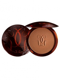 Whether dark or fair, blonde or brunette, Terracotta powder perfectly creates a natural looking tan, whatever your complexion. Its unique texture has always been Guerlain's best kept secret. It leaves no lines or marks, only a natural, radiant luminous tan as never seen before. Its formula enriched with moisturizing ingredients does not dry out the skin and ensures long-lasting comfort. Whether dark or fair, blonde or brunette, Terracotta powder perfectly creates a natural looking tan, whatever your complexion. Its unique texture has always been Guerlain's best kept secret. It leaves no lines or marks, only a natural, radiant luminous tan as never seen before. Its formula enriched with moisturizing ingredients does not dry out the skin and ensures long-lasting comfort.