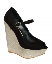 Stand up and out with these Steve Madden Women's sandals. The Operaa platform wedges are uber-high and the black fabric upper contrasts nicely with the lighter glitter-covered platform and heel. Stand up and out with these Steve Madden Women's sandals. The Operaa platform wedges are uber-high and the black fabric upper contrasts nicely with the lighter glitter-covered platform and heel.