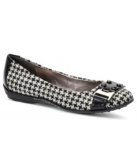 Hello houndstooth! The Palina flats by Sofft shoes are super cute with a shiny metal accent on the vamp and comfy flexible sole. Hello houndstooth! The Palina flats by Sofft shoes are super cute with a shiny metal accent on the vamp and comfy flexible sole.