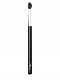 Perfect for applying and blending eye shadow, this large dome brush is an indispensable tool. Perfect for applying and blending eye shadow, this large dome brush is an indispensable tool.