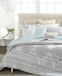 The Laurel Rose quilt from Home by Steve Madden transforms your bed into a modern work of art with an allover floral pattern in aqua and flat piping trim.