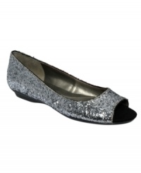 Fabulous textures give Bandolino's Willmena flats the pizzazz you need to punch up any outfit. Fabulous textures give Bandolino's Willmena flats the pizzazz you need to punch up any outfit.