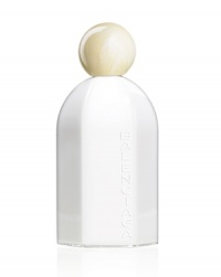 A lovely paradox. A demure violet with airy blossom and delicate peppery notes. A fragrance that is mysterious and fragile yet leaves a lasting trail. A lovely paradox. A demure violet with airy blossom and delicate peppery notes. A fragrance that is mysterious and fragile yet leaves a lasting trail.