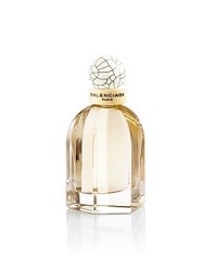 A lovely paradox. A demure violet with airy blossom and delicate peppery notes. A fragrance that is mysterious and fragile yet leaves a lasting trail. A lovely paradox. A demure violet with airy blossom and delicate peppery notes. A fragrance that is mysterious and fragile yet leaves a lasting trail.