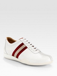 A classic lace-up style that incorporates nicely into your casual wardrobe collection, rendered in superior, smooth leather with signature trainspotting side detail.Leather upperLeather liningPadded insoleRubber soleMade in Switzerland A classic lace-up style that incorporates nicely into your casual wardrobe collection, rendered in superior, smooth leather with signature trainspotting side detail.Leather upperLeather liningPadded insoleRubber soleMade in Switzerland