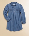 A go-with-anything wardrobe essential, the denim chambray shirt dress is classic and cool with signature embroidery in a snap-front design.Shirt collarLong sleeves with roll-tab snap cuffsSnap-frontFront snap-flap pocketsBack yokeShirttail hemCottonMachine washImported Please note: Number of snaps may vary depending on size ordered. 