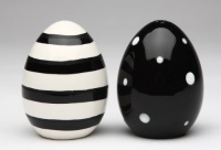 Appletree 2-3/4-Inch Black and White Egg Shape Salt and Pepper Appletree 2-3/4-Inch Black and White Egg Shape Salt and Pepper